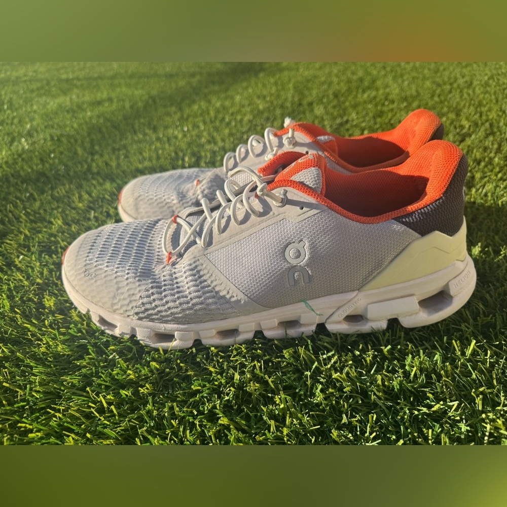 On Cloudflyer men's running shoes in a light gray and orange Size 12